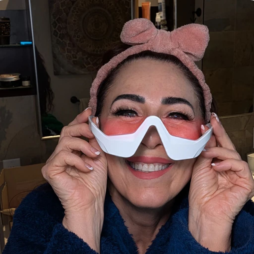 Under-Eye Red Light Massager